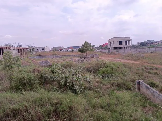 A Prime Plot of Land in Greenfields Estate, Amrahia · Photo 1