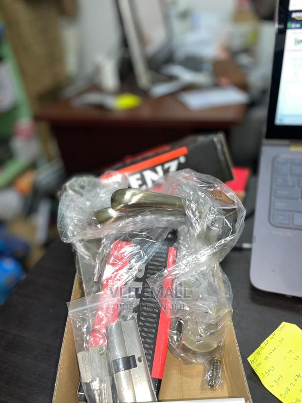 Renz Quality Door Lock · Photo 5