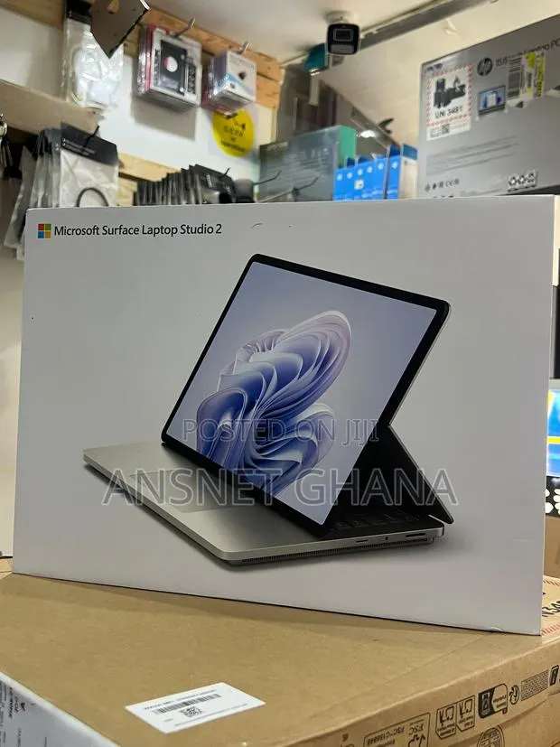 New Laptop Microsoft Surface Laptop Studio 2 32GB Intel Core i7 SSD 1T · Photo 1
