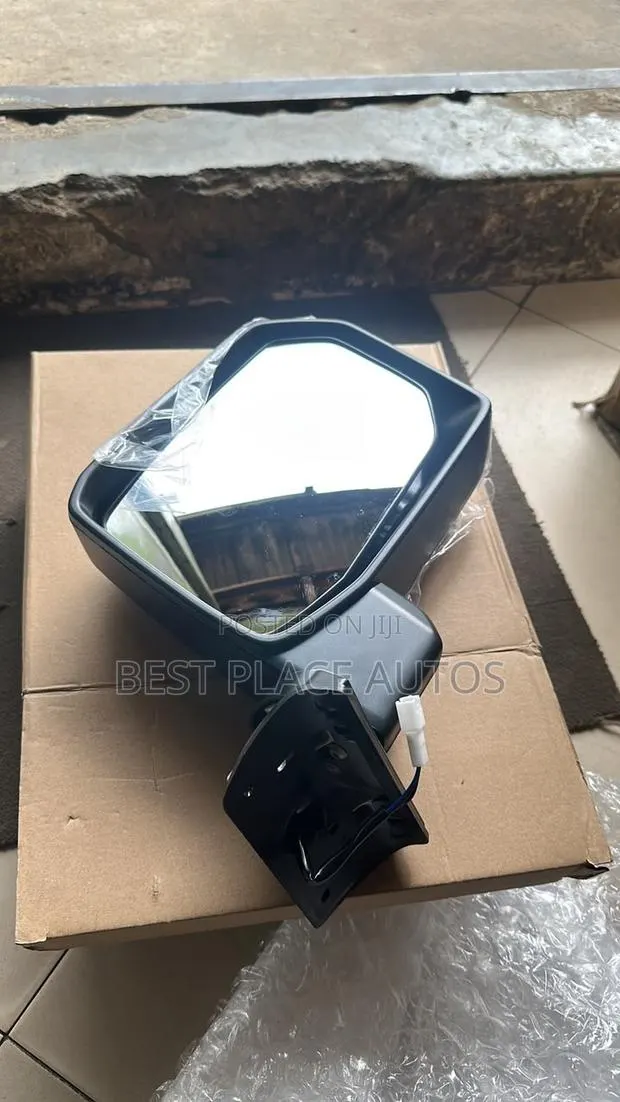 Land Cruiser 79 2025 Mirror · Photo 1