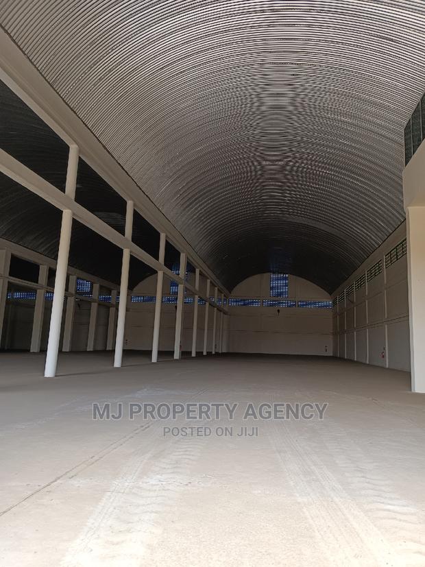 5000 SQM Warehouse With Offices at Tema · Photo 3