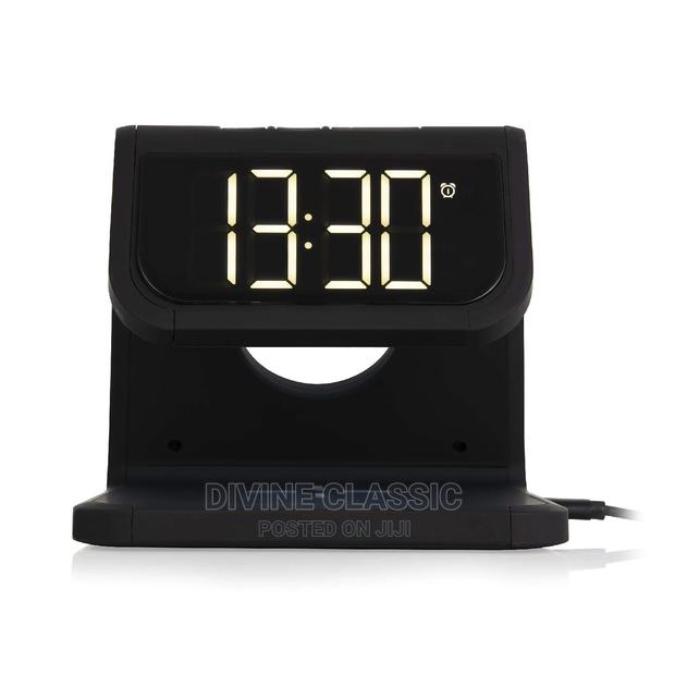 Akai Wireless Charging Alarm Clock · Photo 3