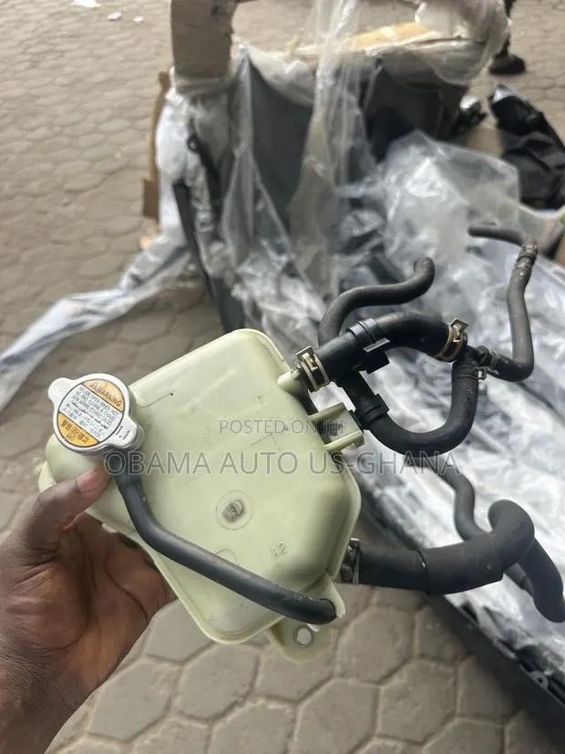 Honda CRV OEM Reservoir Tank Complete 2017 2018 2019 2020 2021 2022 · Photo 1