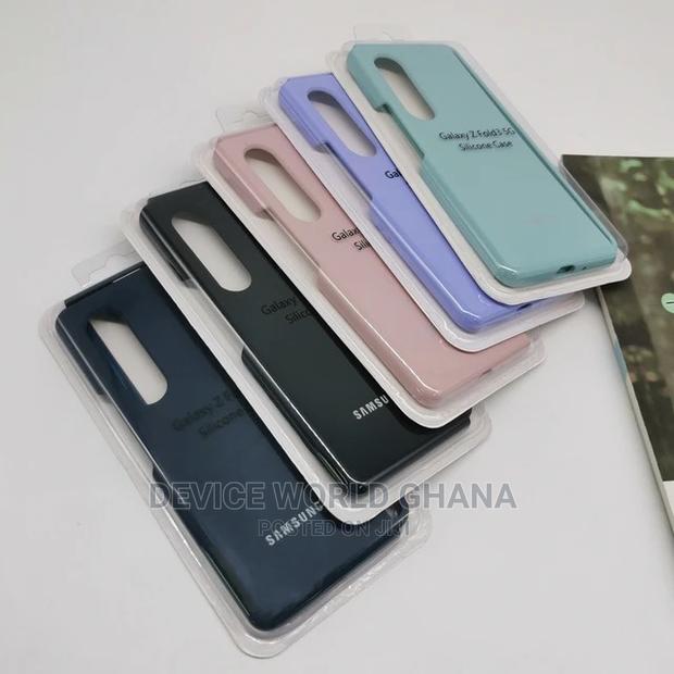 Silicone Case Available for Samsung Z Fold 7 and Z Fold 3 · Photo 4