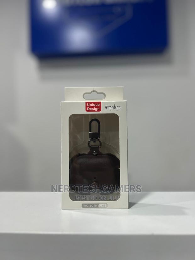 Genuine Leather Case Compatible With Airpods Pro Case. · Photo 3
