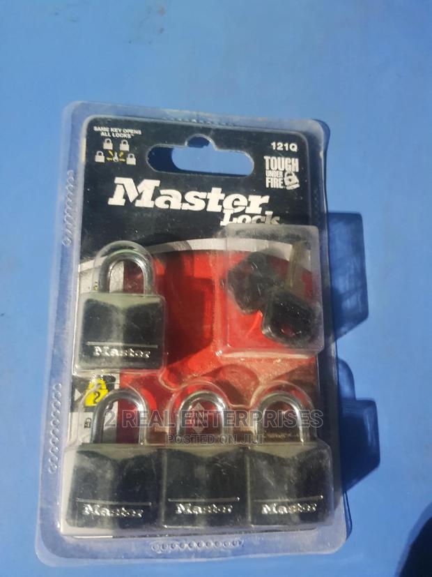 Master Lock Four Padlocks One Key 121q · Photo 1