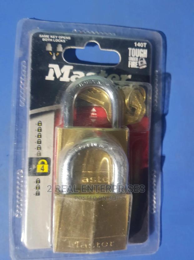 Master Lock 2 Padlocks One Key Strength 4 140t · Photo 1