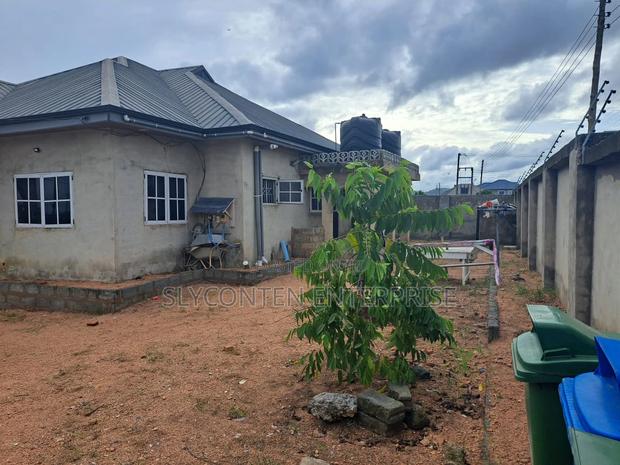 Furnished 6bdrm House in Amasaman for sale · Photo 2