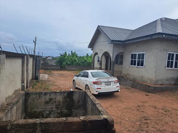 Furnished 6bdrm House in Amasaman for sale · Photo 4