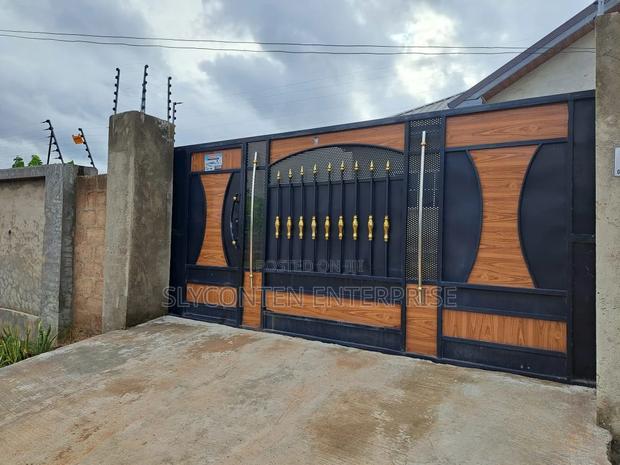 Furnished 6bdrm House in Amasaman for sale · Photo 1