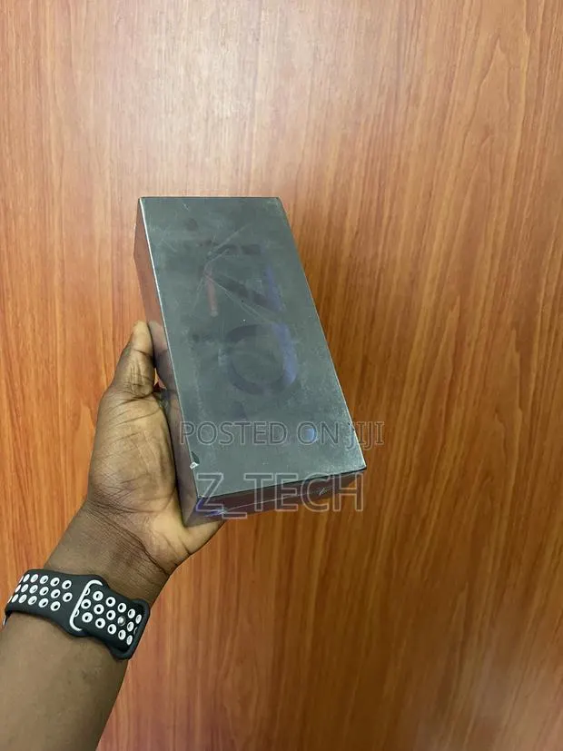 New Motorola Razr 40 Ultra 256 GB Black · Photo 1