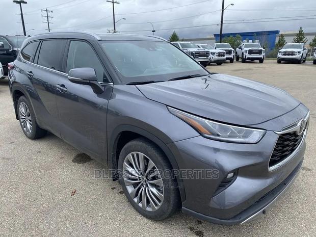 Toyota Highlander 2023 Gray · Photo 7