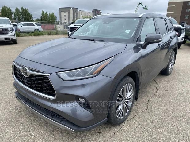 Toyota Highlander 2023 Gray · Photo 5