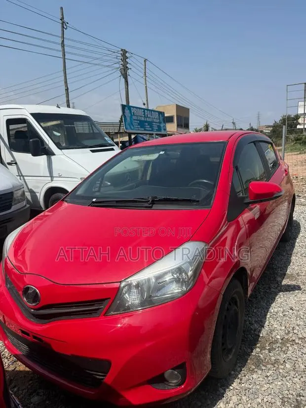 Toyota Vitz 2010 Red · Photo 1