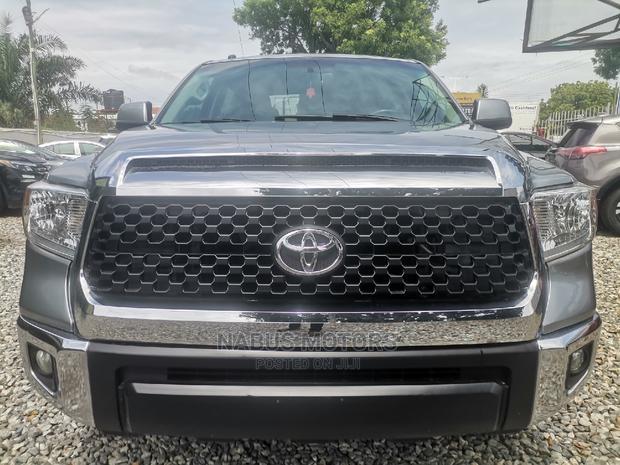 Toyota Tundra Limited 5.7L V8 4x4 Double Cab 6.6 ft. box 145.7 in. WB · Photo 2