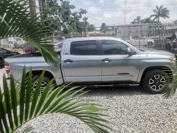 Toyota Tundra Limited 5.7L V8 4x4 Double Cab 6.6 ft. box 145.7 in. WB · Photo 7