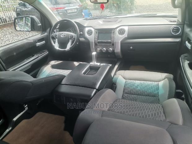 Toyota Tundra Limited 5.7L V8 4x4 Double Cab 6.6 ft. box 145.7 in. WB · Photo 5