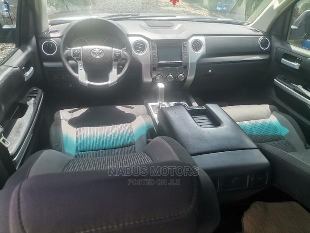 Toyota Tundra Limited 5.7L V8 4x4 Double Cab 6.6 ft. box 145.7 in. WB · Photo 6