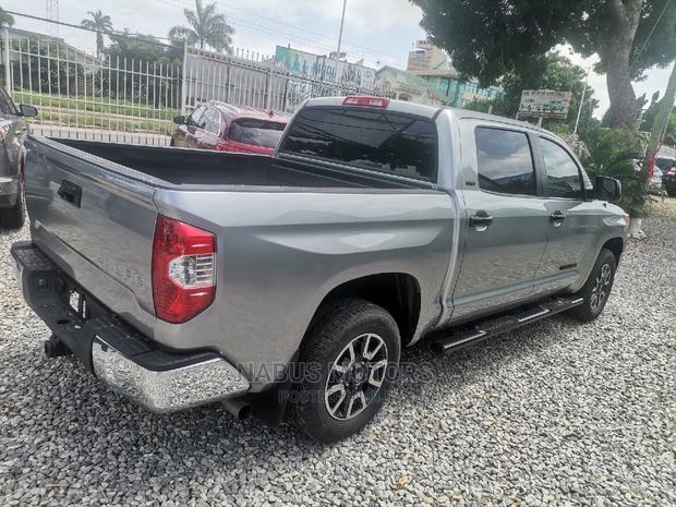 Toyota Tundra Limited 5.7L V8 4x4 Double Cab 6.6 ft. box 145.7 in. WB · Photo 4
