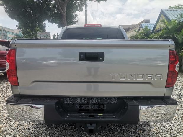 Toyota Tundra Limited 5.7L V8 4x4 Double Cab 6.6 ft. box 145.7 in. WB · Photo 8