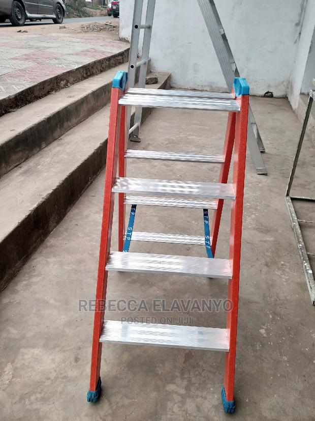 4 Step Ladder · Photo 1