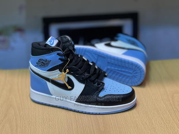Air Jordan 1 High Top · Photo 1