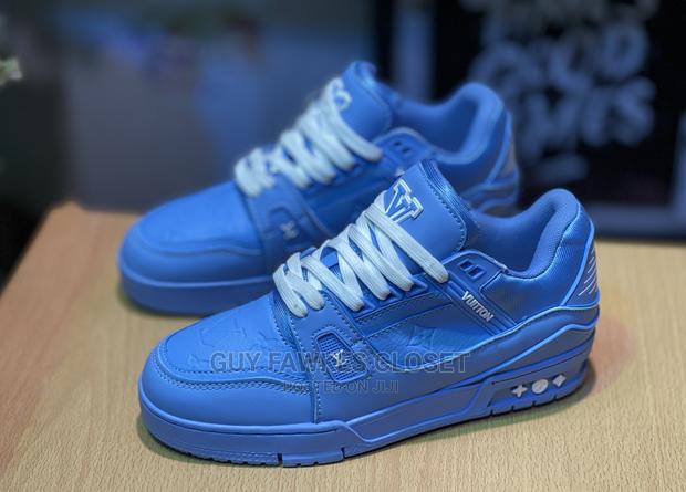 Louis Vuitton Sneakers · Photo 2