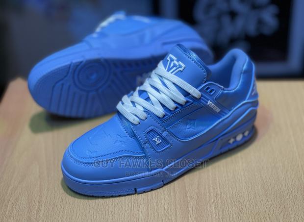Louis Vuitton Sneakers · Photo 1