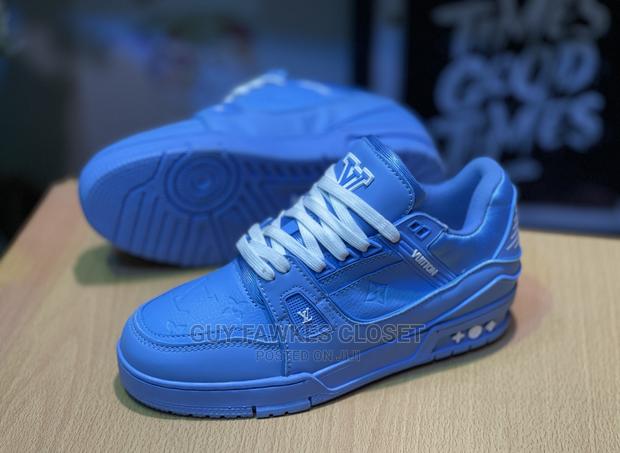 Louis Vuitton Sneakers · Photo 3