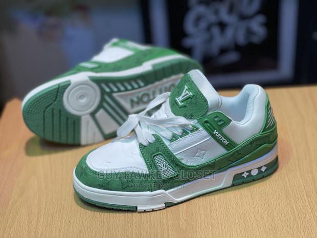 Louis Vuitton Sneakers · Photo 1