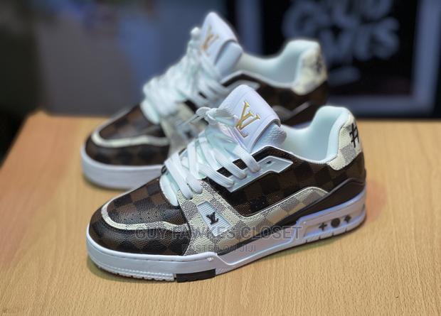 Louis Vuitton Sneakers · Photo 1