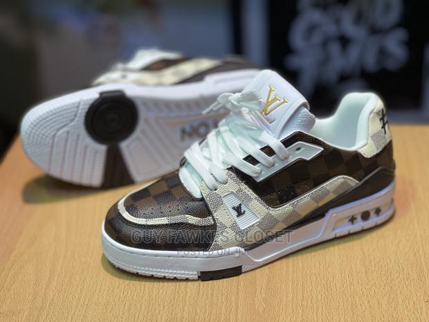 Louis Vuitton Sneakers · Photo 2