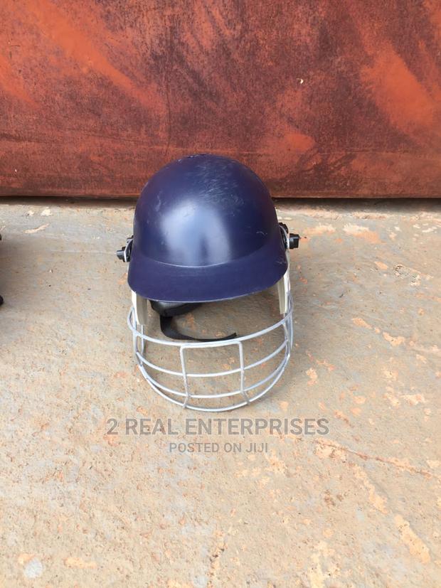 Slazenger Cricket Helmet · Photo 1