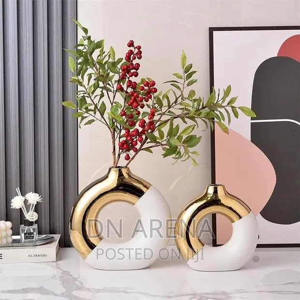 Beautiful Vase Does Not Come With the Flower · Photo 1