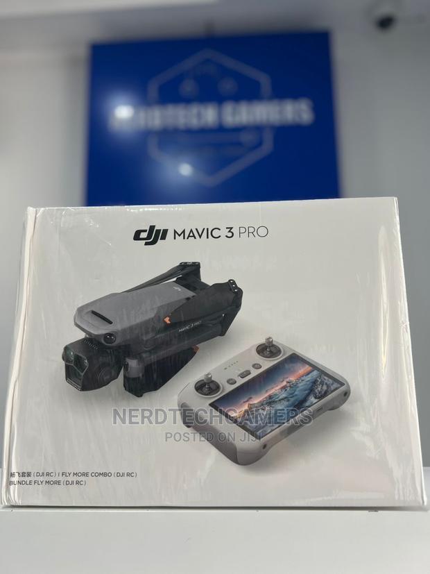 Dji Mavic 3 Pro With Dji Rc (Screen Remote Controller). · Photo 1
