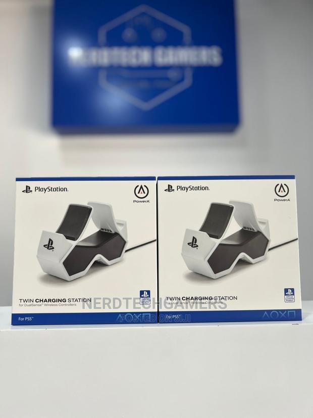 PS5 Controller Charging Station With Fast Dual Charging Dock · Photo 1