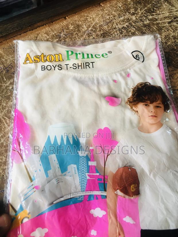 Plain T-Shirt · Photo 3