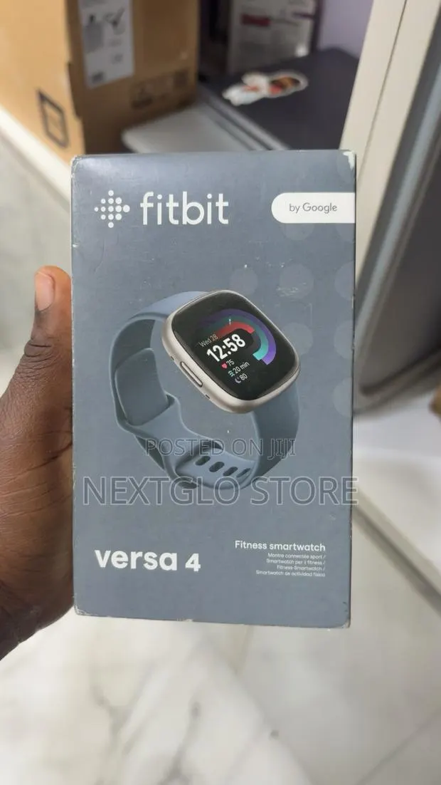 Fitbit Versa 4 · Photo 1