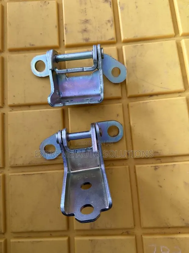 HRV Door Hinges 2018,2019,2020,2021,2022 · Photo 1