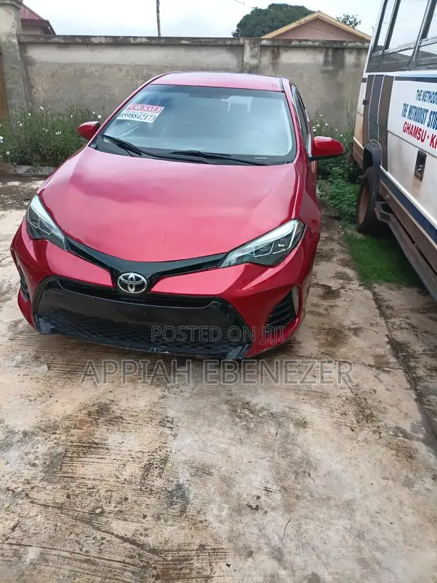 Toyota Corolla 2016 Red · Photo 1