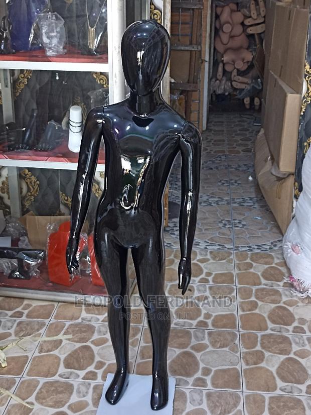 White Black Kids Mannequins · Photo 3