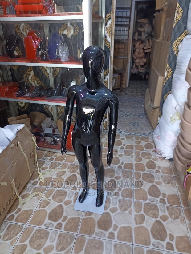 White Black Kids Mannequins · Photo 4