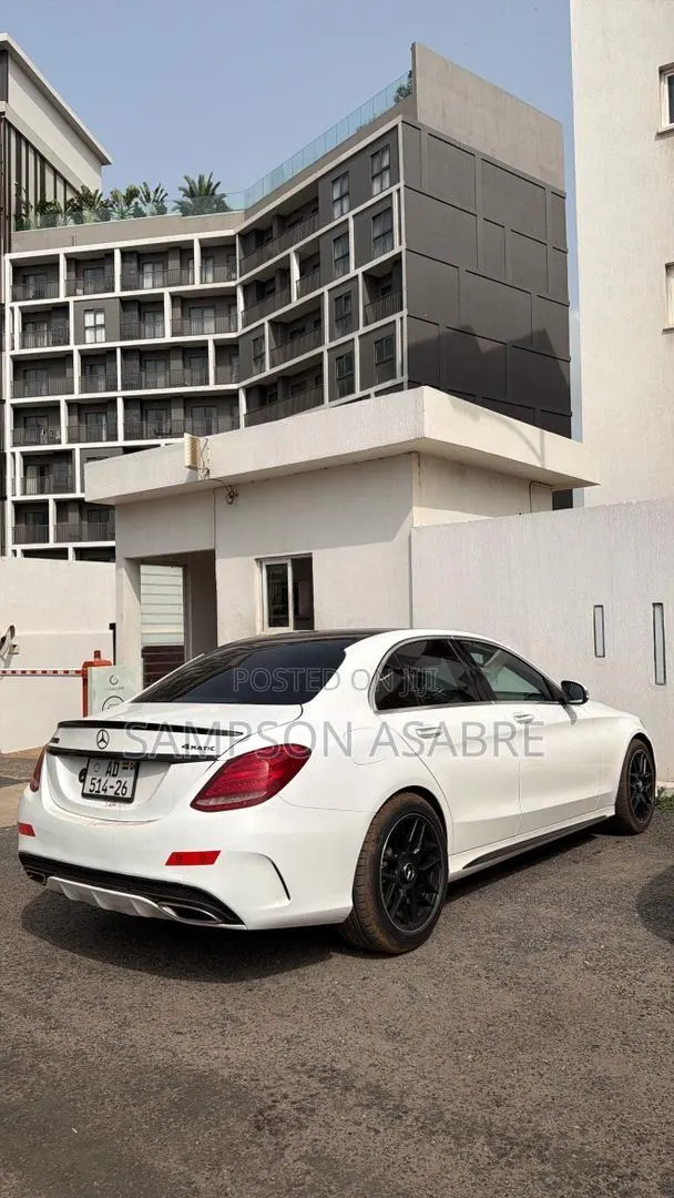 Mercedes Benz for Rent · Photo 1