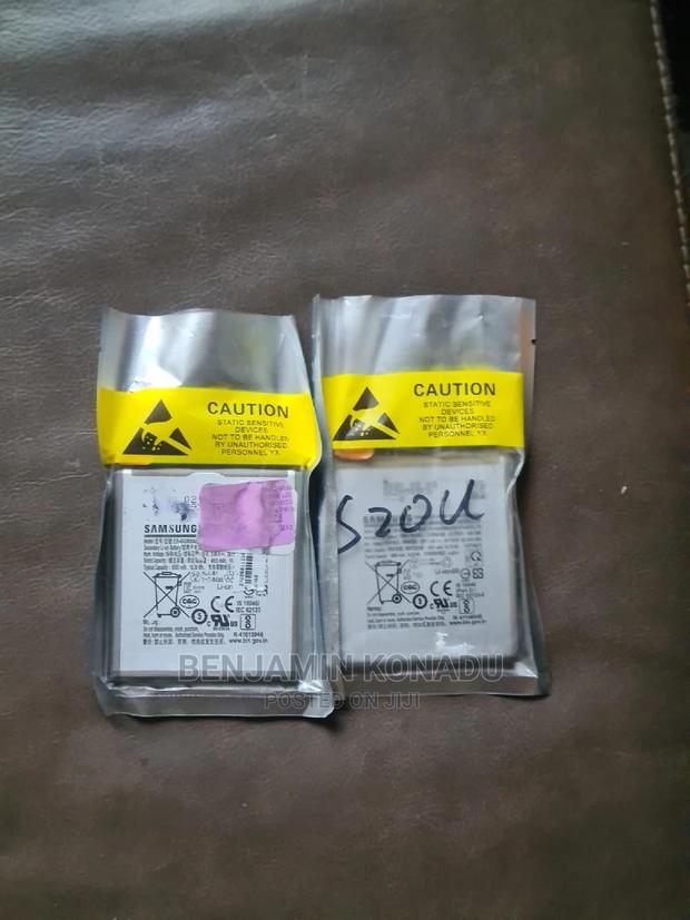 100% S20 Ultra Battery · Photo 1