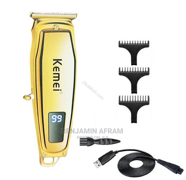 Travel With Your Rechargeable Hair Clippers · Photo 2