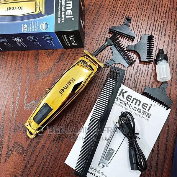 Travel With Your Rechargeable Hair Clippers · Photo 1