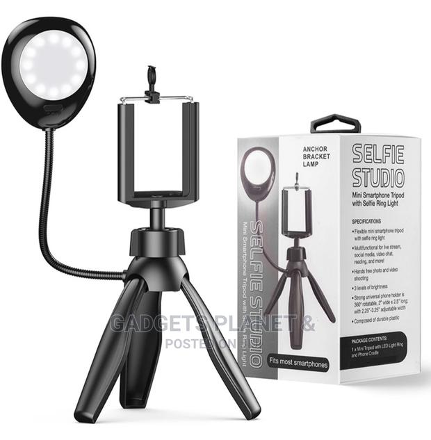 Mini Smartphone Selfie Studio With Tripod Stand and Lamp · Photo 1