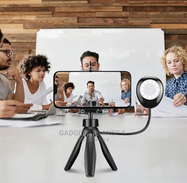 Mini Smartphone Selfie Studio With Tripod Stand and Lamp · Photo 5