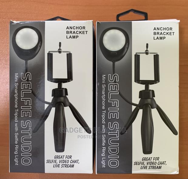 Mini Smartphone Selfie Studio With Tripod Stand and Lamp · Photo 6