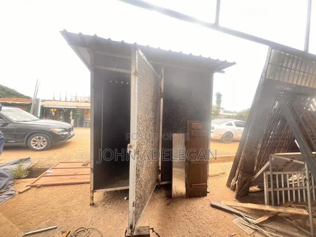 Kiosk (Momo, Storage, Shop, Security Post) · Photo 2